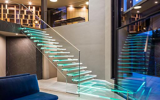 تنفيذ سلالم حديد وزجاج بالرياض بتصاميم عصرية