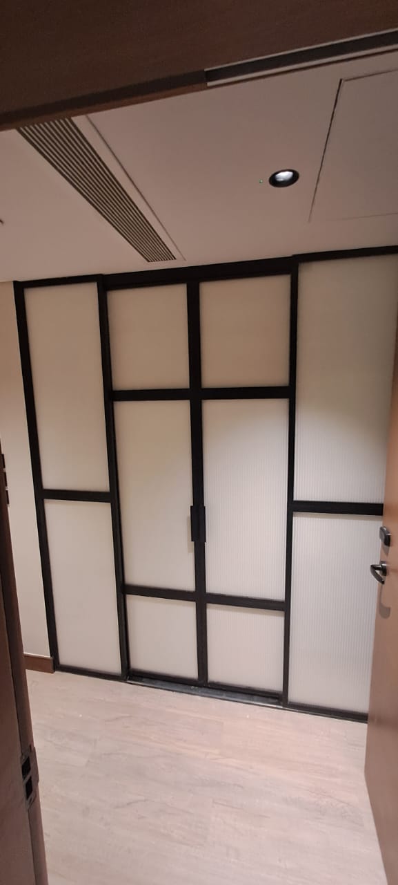 بارتشن زجاج وألمنيوم داخلي